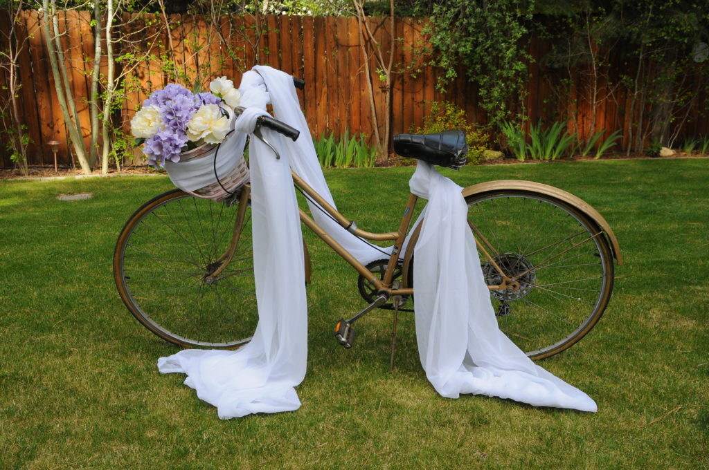 Vintage bicycle with basket and fabric